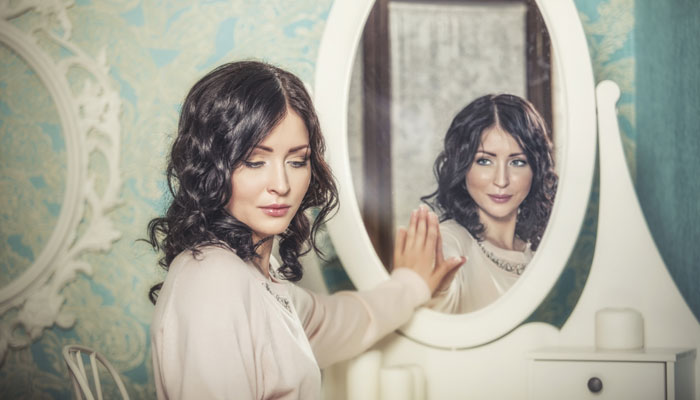 woman-and-mirror