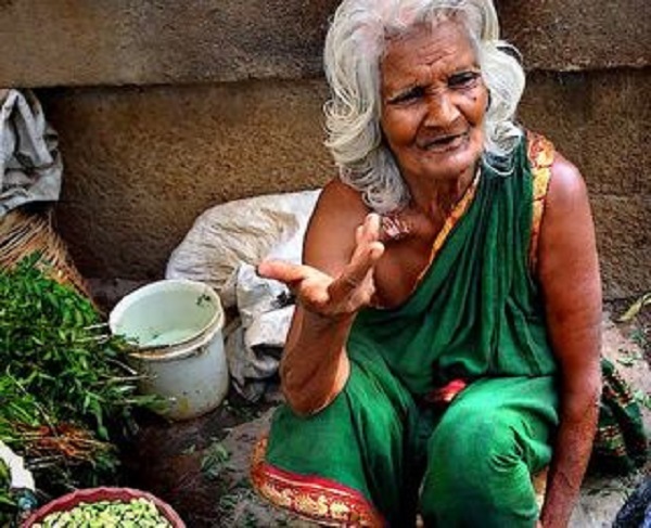 womansellingveg