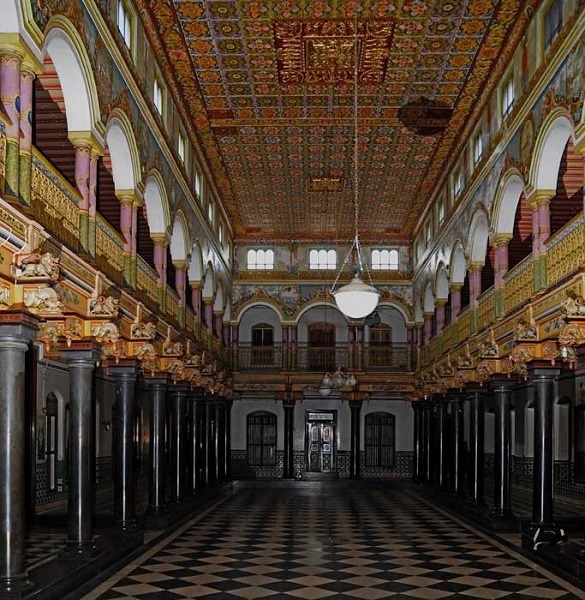 Poogampathai poovilangal poottiya poovai